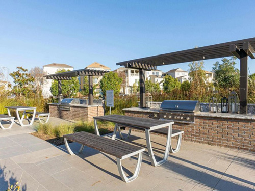 BBQ area with tables at Bayshores Master and Cove & Strand at Bayshores Associations.