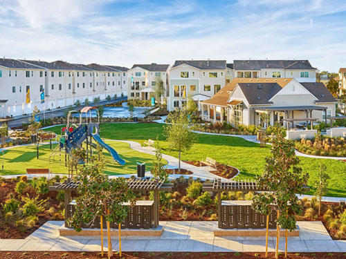 Street view of Bayshores Master and Cove & Strand at Bayshores Associations.